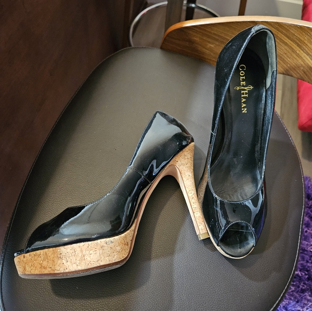 Cole Haan Peep Toe Black Patent Cork Heal shoes 8.5 - Picture 7 of 7